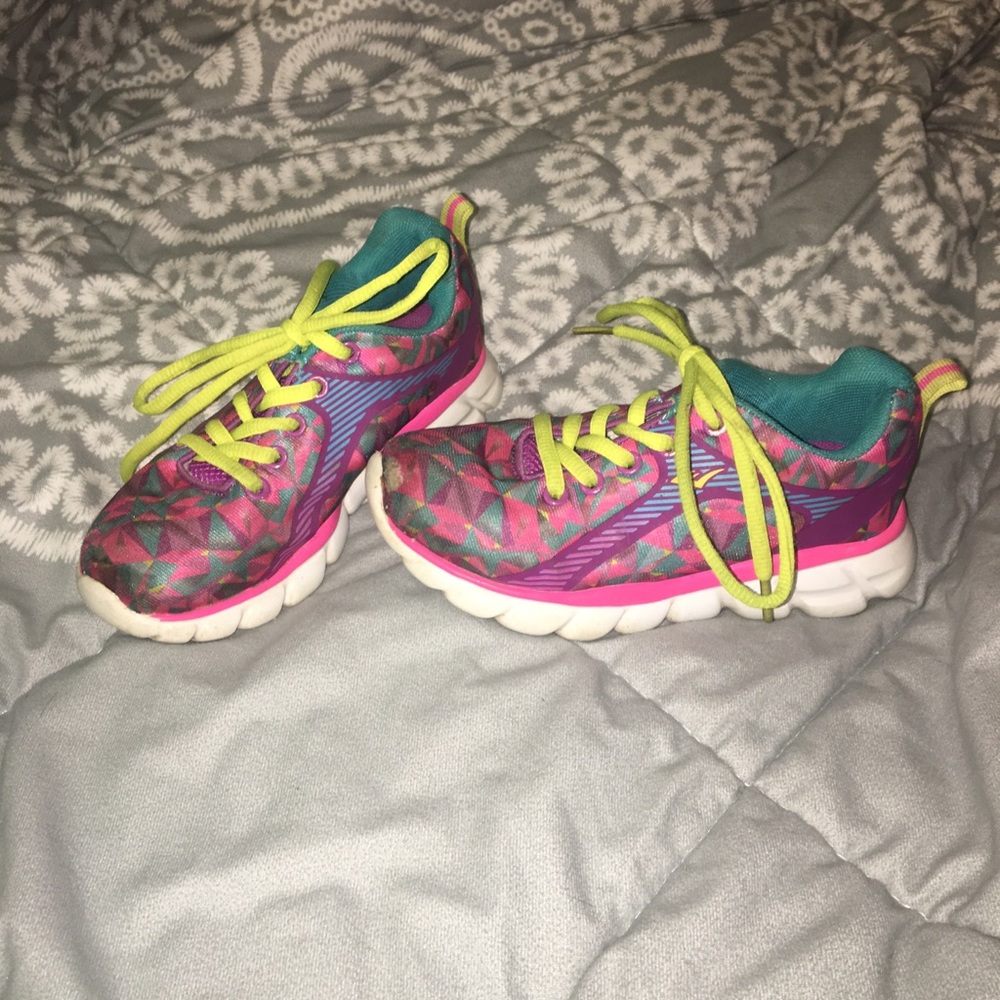 Girls tennis shoes
